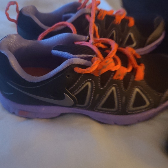 Nikes - Picture 2 of 3